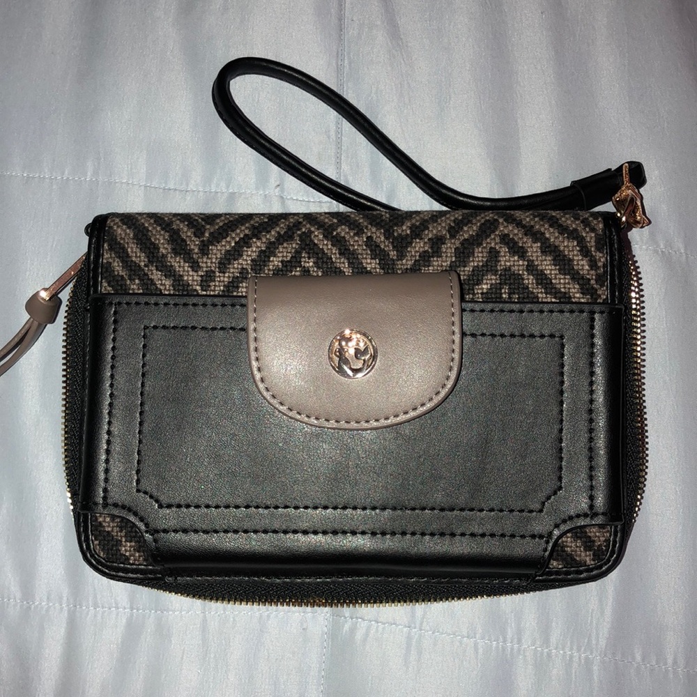 Wristlet with phone compartment | Spartina 449